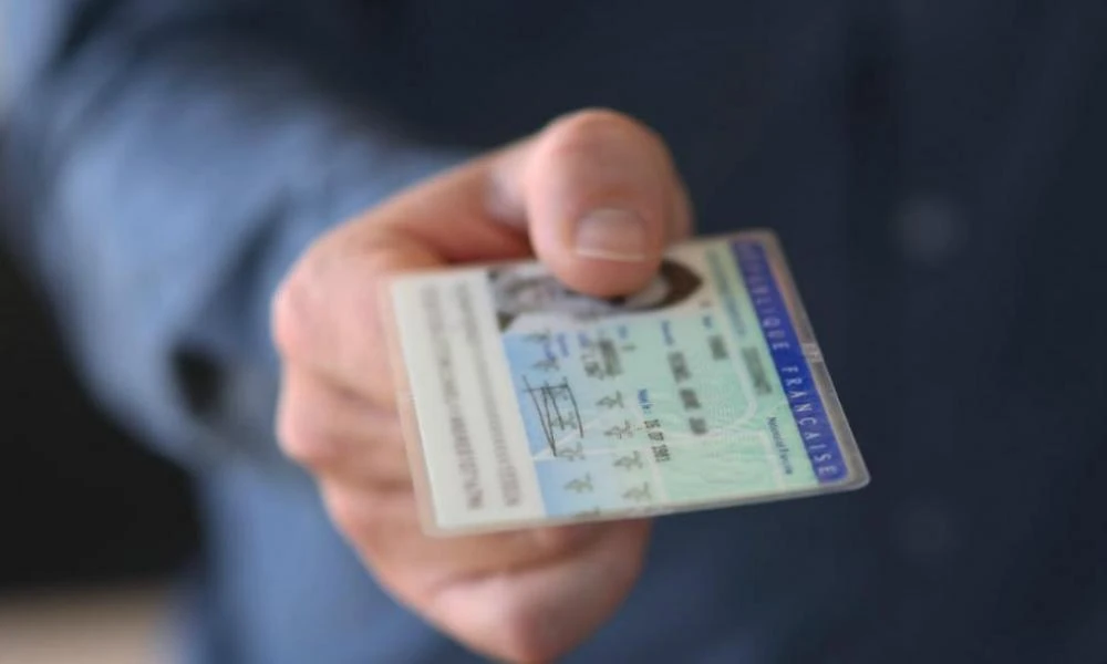 Το ωράριο λειτουργίας των γραφείων ταυτοτήτων και διαβατηρίων